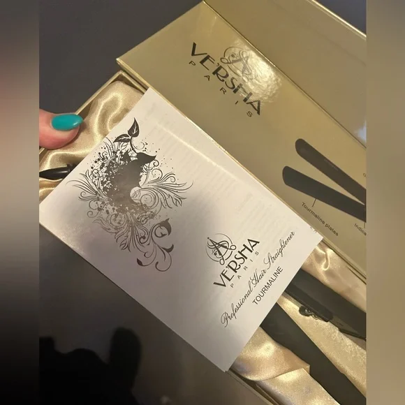 Versha Straightner In Gold Box - Picture 6 of 9